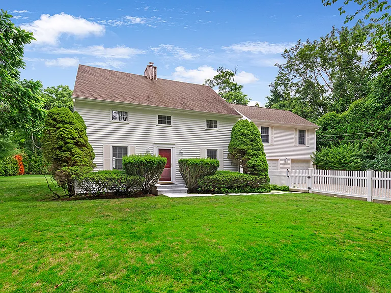 57 Osborne Ln — Photo 5