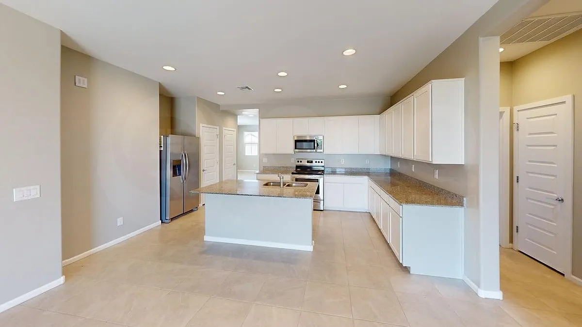 3 bed, 2.0 bath, 1594 sqft, $1,699 — Photo 2