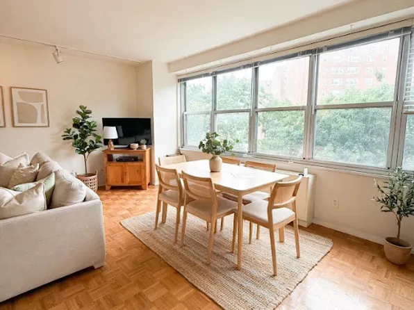 555 Kappock Street image 1 of 4