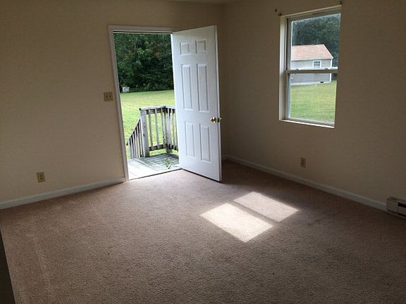 3rd image of 591 Brooks Ln