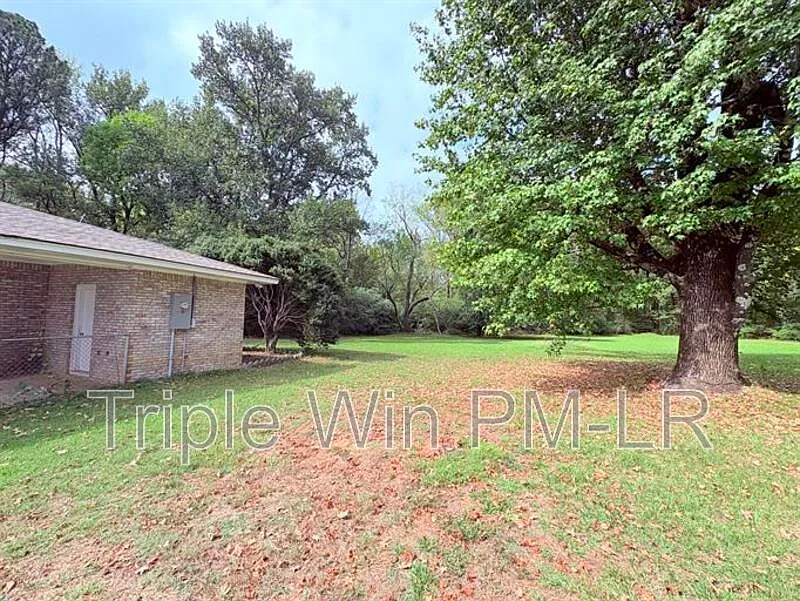 3 bed, 2.0 bath, $1,350 — Photo 2