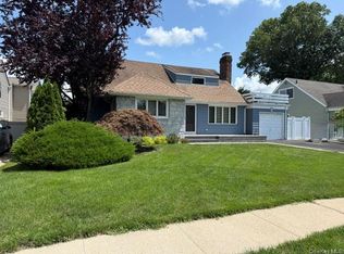 1321 Surrey Lane, Rockville Centre, NY 11570