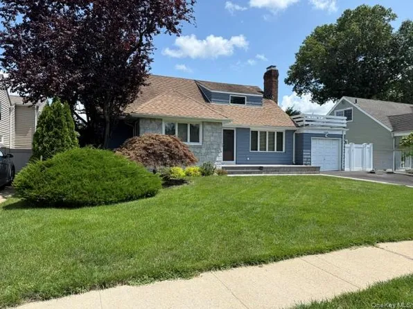 1321 Surrey Lane, Rockville Centre, NY 11570