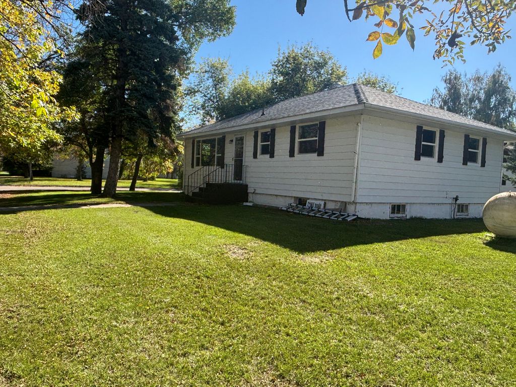 302 Viking Ave - Property Image