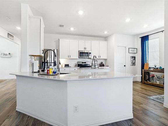 3rd image of 1333 Almond Rd