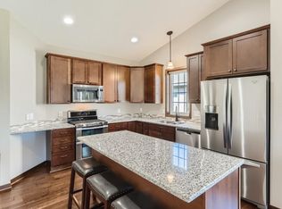 795 Regent Dr, Shakopee, MN 55379