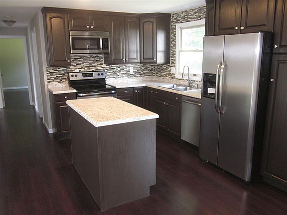 3rd image of 7 Prospect Cir