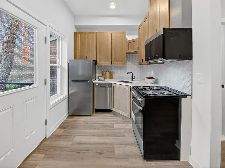 709 Massachusetts Ave NE — Photo 21