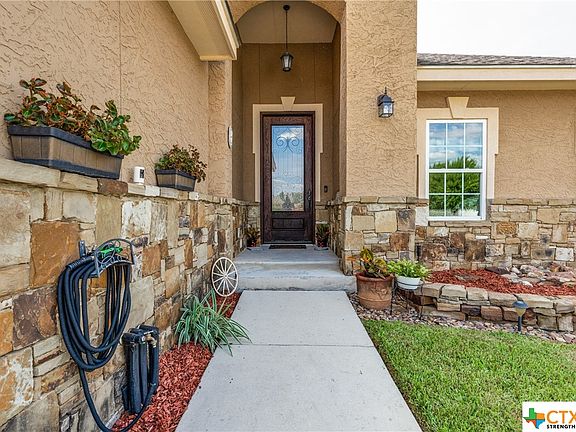 3rd image of 827 Lodge Creek Dr