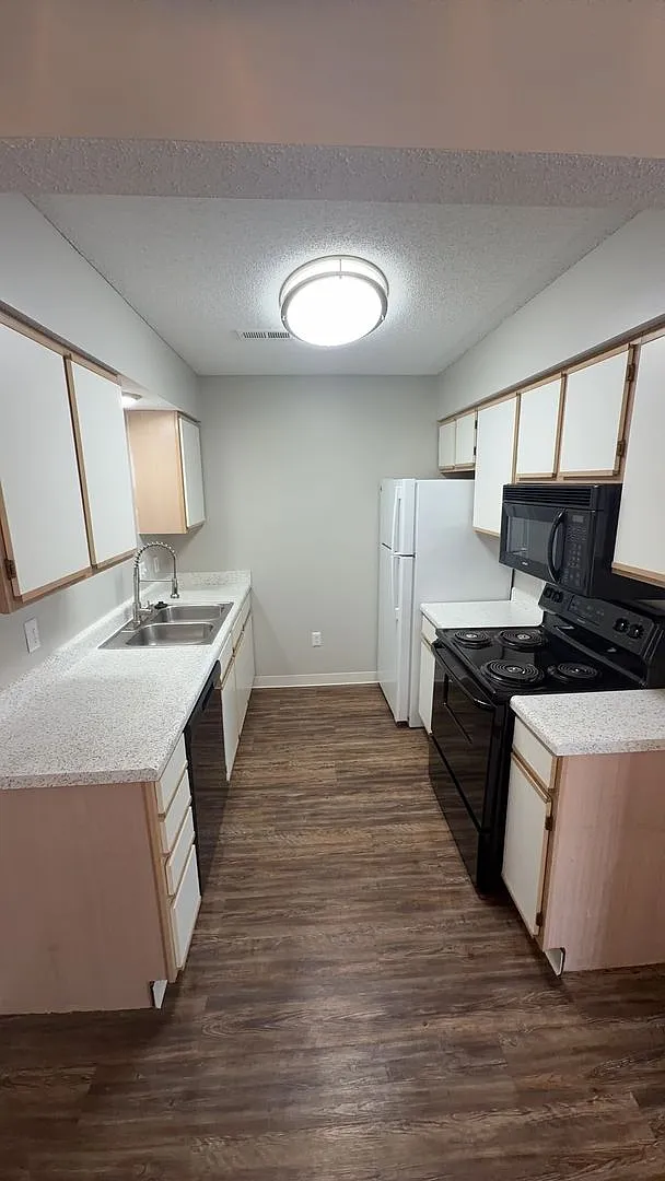 Country Walk Apartments — Photo 3