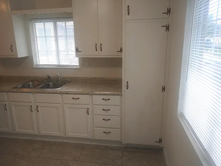 1161 Vine St — Photo 2