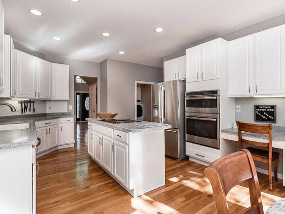 4th image of 618 W Hanna Ave