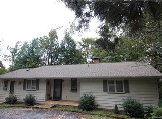 110 Hillside Ct, Tryon, NC 28782