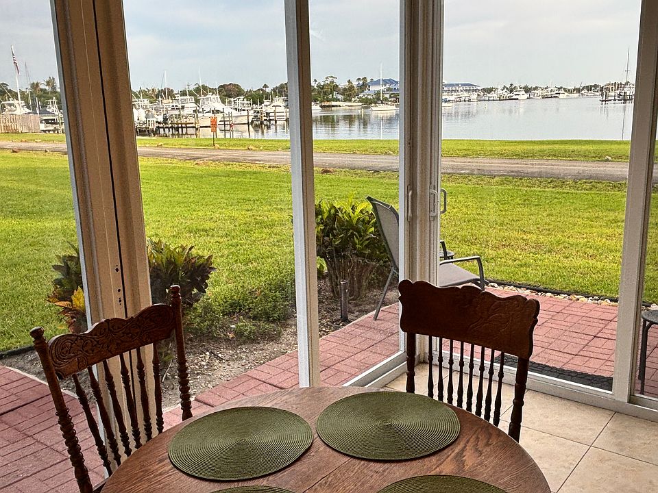Sunroom/Dining Room