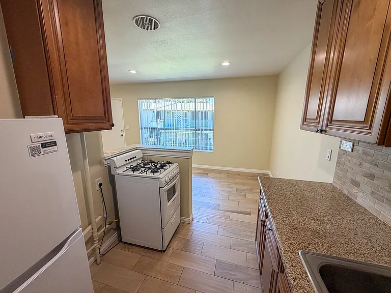 2227 E Westport Dr — Photo 9