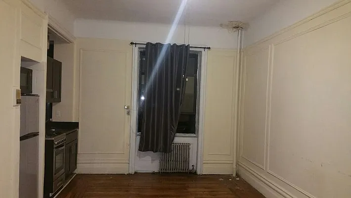 Rented by Monarch Realty Holdings | media 18