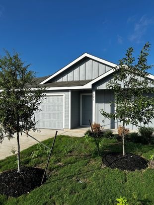 2321 Dust Devil Dr, Lockhart, TX 78644