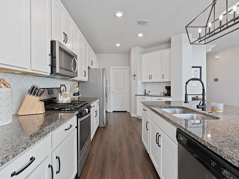 209 Birkshire Dr — Photo 9