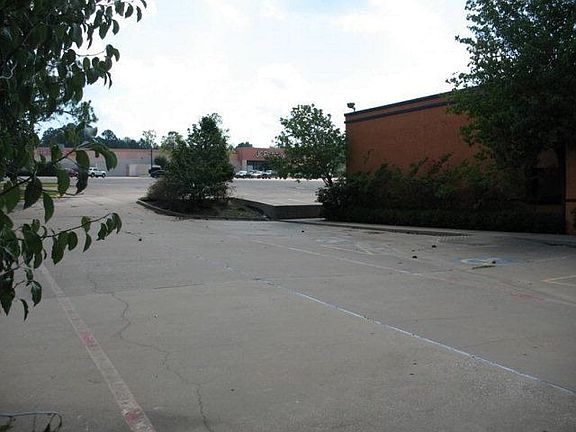 4th image of 1116 N University Dr
