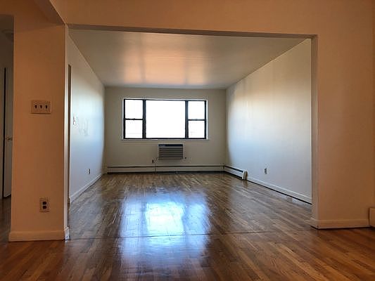 3rd image of 3601 Greystone Ave #3