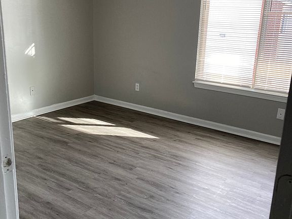 5th image of 43 Davenport Ct