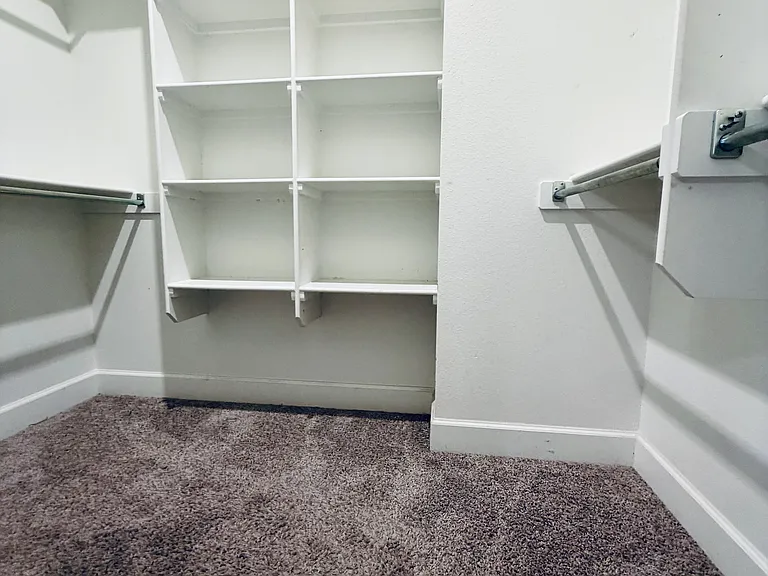 4512 Western Woods Dr — Photo 11