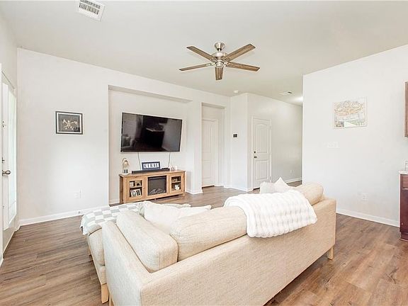 4th image of 23229 Mills Blvd