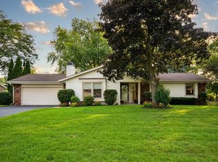 W220N2767 Maplewood LANE, Waukesha, WI 53186