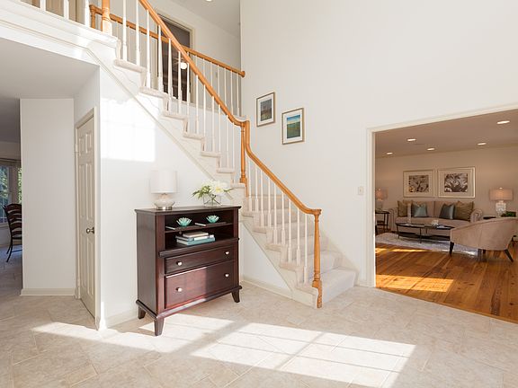 4th image of 923 Willowleaf Way