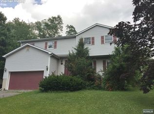 11 Forge Rd, Hewitt, NJ 07421