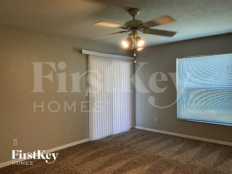 709 La Costa St — Photo 9
