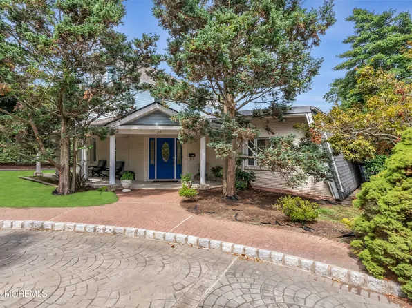 29 Woodrow St, Oakhurst, NJ 07755
