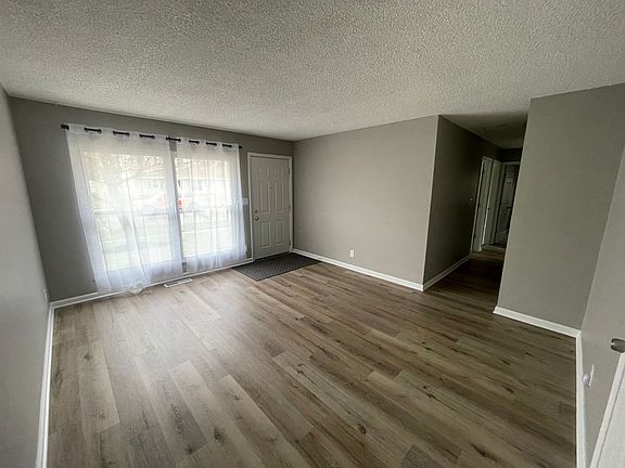 4th image of 3333 Chaucer Dr