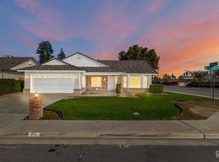 4100 Southern Breeze Dr, Bakersfield, CA 93313