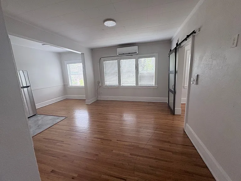 8th Street Apartments — Photo 17
