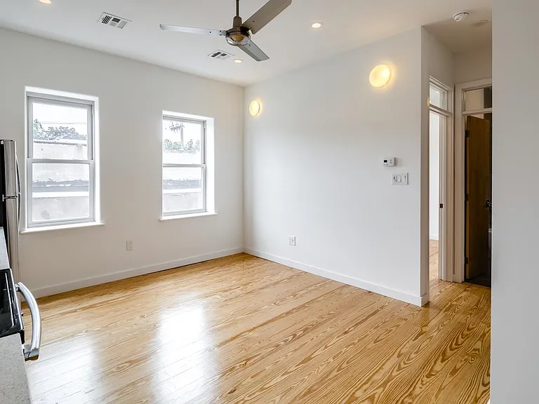1924 E Dauphin St #3R — Photo 2