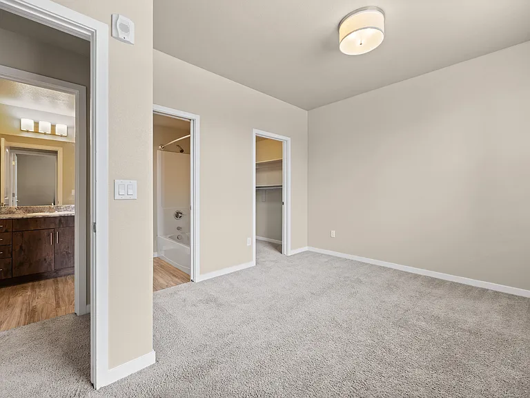 Kansas Apartments — Photo 12