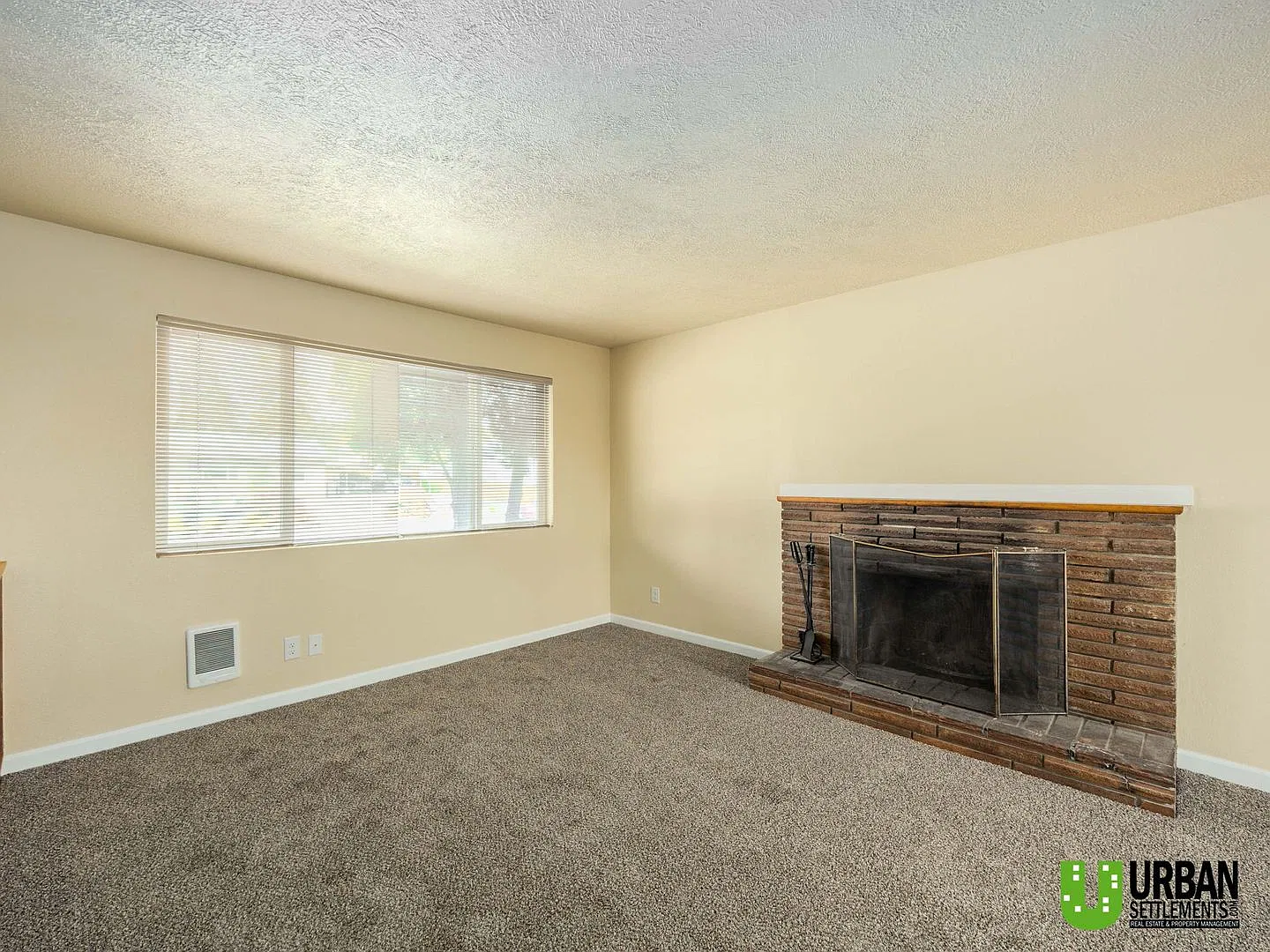 Spacious, clean and convenient 2 bed — Photo 2