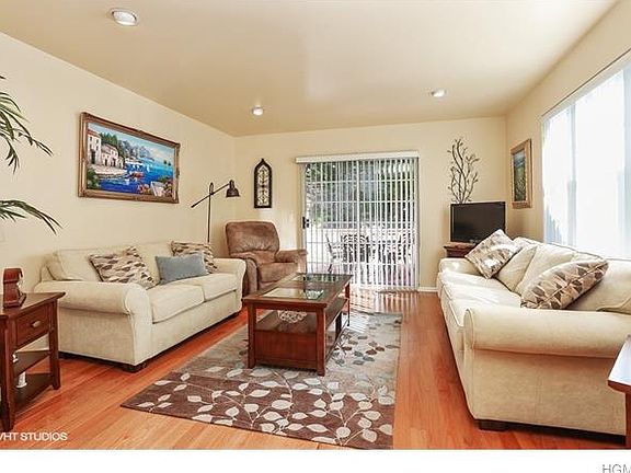 2nd image of 30 Sidehill Ln