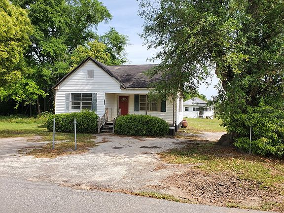 2nd image of 520 Baldwin St