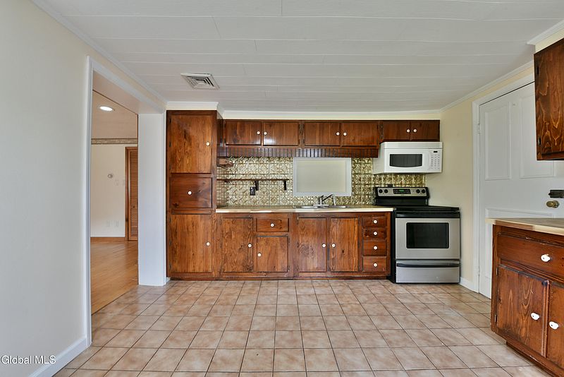 5th image of 300 Vandenburgh Point Road