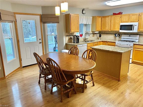 3rd image of 943 Norwegian Wood Dr