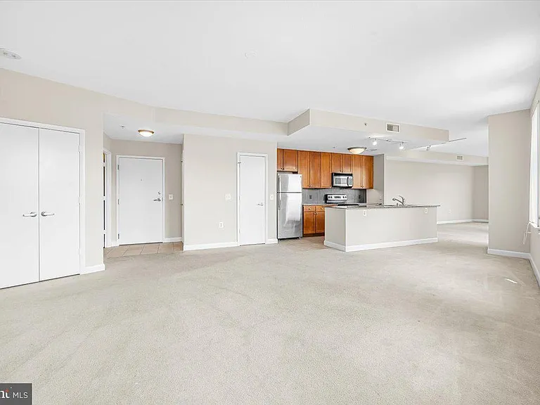 400 Massachusetts Ave NW #820 — Photo 9