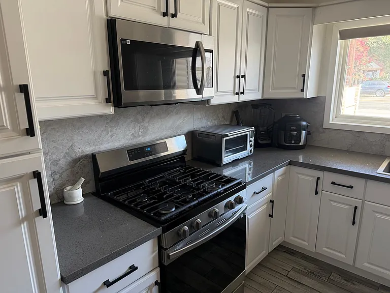 22118 Saticoy St — Photo 9