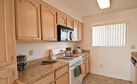 River Knolls Apartment — Photo 2