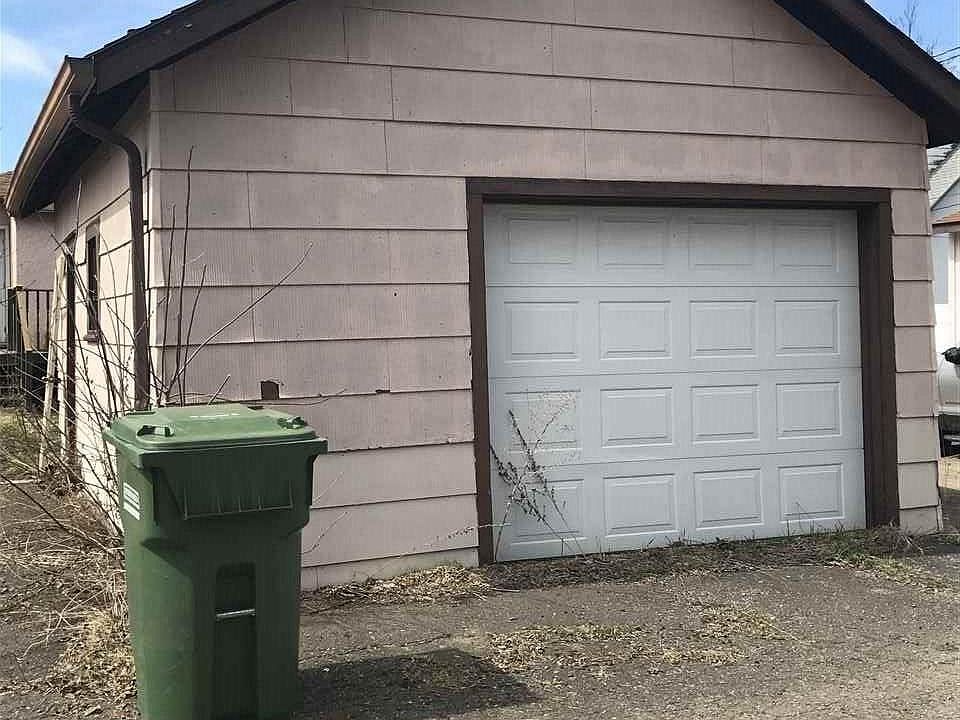 2nd image of 2520 4th Ave E