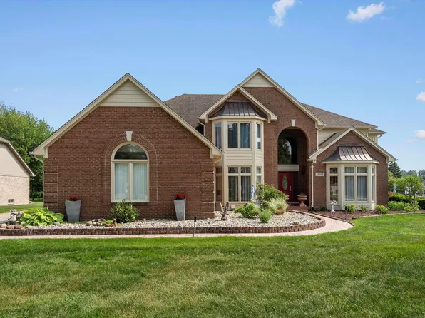 15158 Towering Oaks Dr, Shelby Township, MI 48315