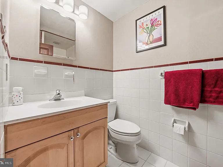 12 Hessian Way — Photo 41