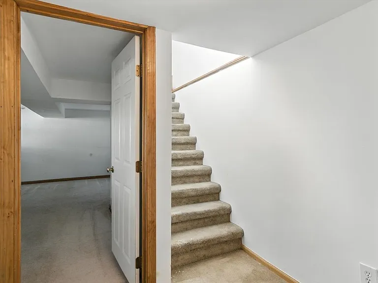 18 Maplewood Dr — Photo 25