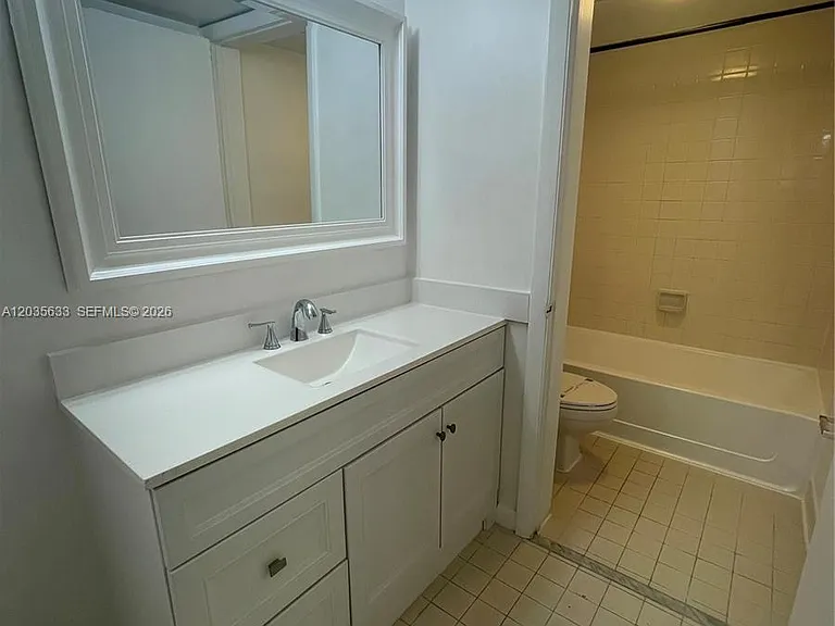 2811 N Oakland Forest Dr #206 — Photo 12